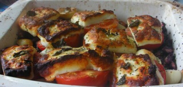 Ugnsbakade tomater med halloumi