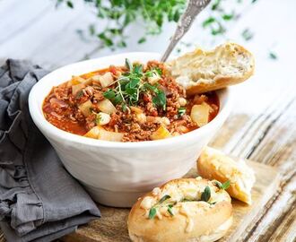 Tinas chili con carne med rotfrukter och ostbröd