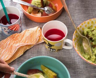 Enkel och fräsch vegansk dessert – avokadosorbet med citrussallad och rostad vit choklad