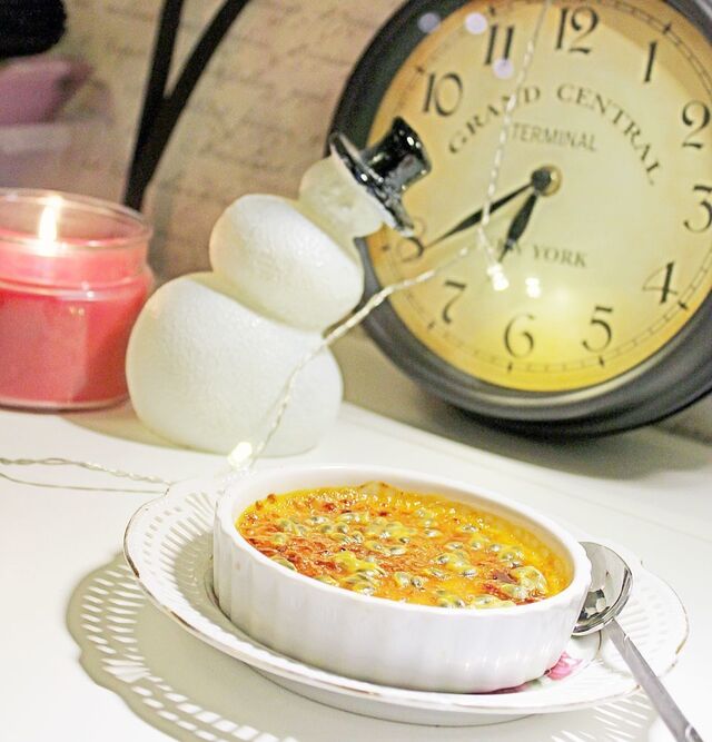 Veckans bakverk v.48. Creme brûlée med saffran och passionsfrukt.