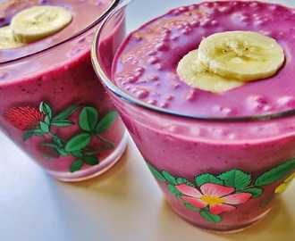 Smoothie med kokosmjölk, blåbär och banan