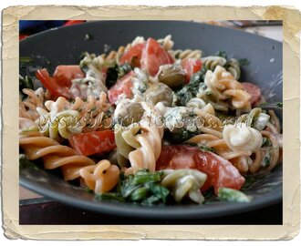 Snabb och enkel pasta med bladspenat och blue cheese färskost