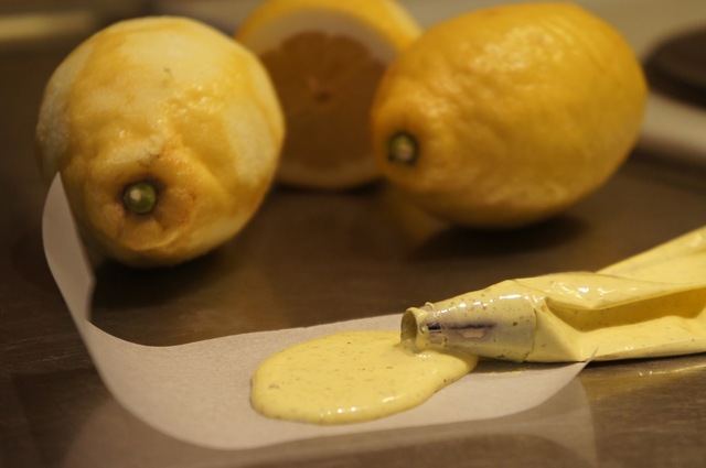 Citronmacarons med smörkräm och ganache