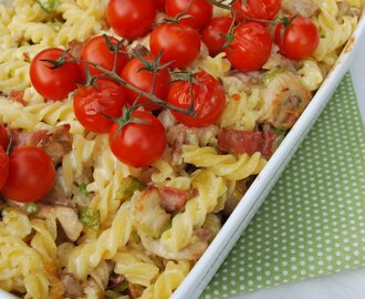 Pastagratäng med kyckling och salvia