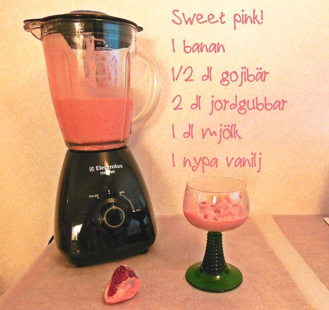 Colorful smoothies, sweet pink!