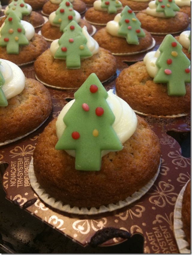 Christmas tree decorated gingerbread cupcakes