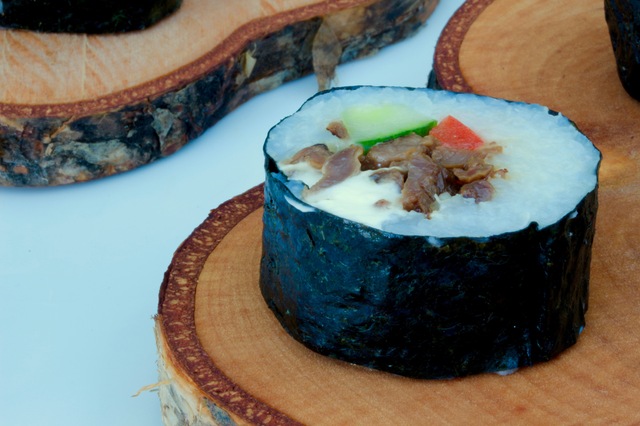 Renmaki med lingonsriracha – sushi på norrländska