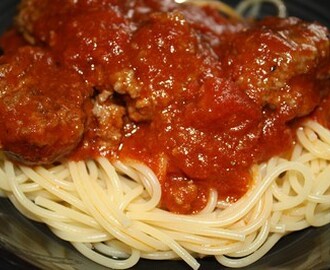 Italienska köttbullar med tomatsås