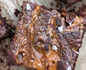 Kladdiga brownies med havssalt och dulche de leche