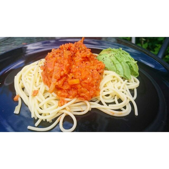 Vegan - supersnabb pastasås på röda linser, morot och champinjoner.