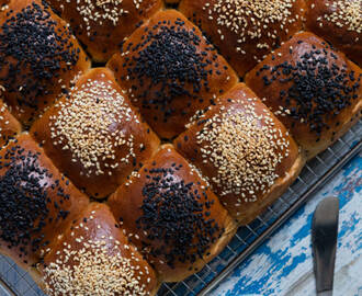 Frukostbröd i långpanna – recept på schackbullar