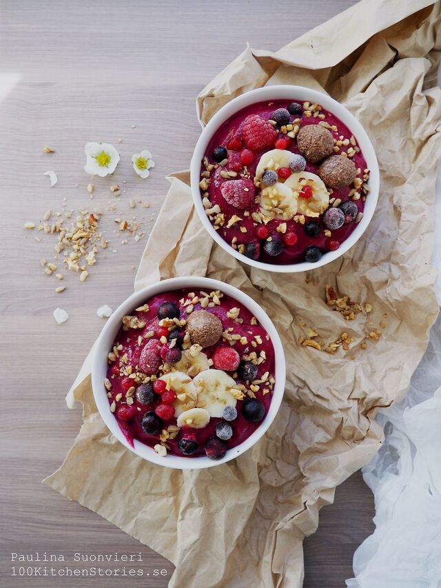 Vegan Beetroot and Berry Smoothie with Crunchy Nut Granola