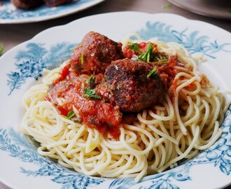 Italian Spaghetti with Vegan Frikadelle and Tomato Sauce