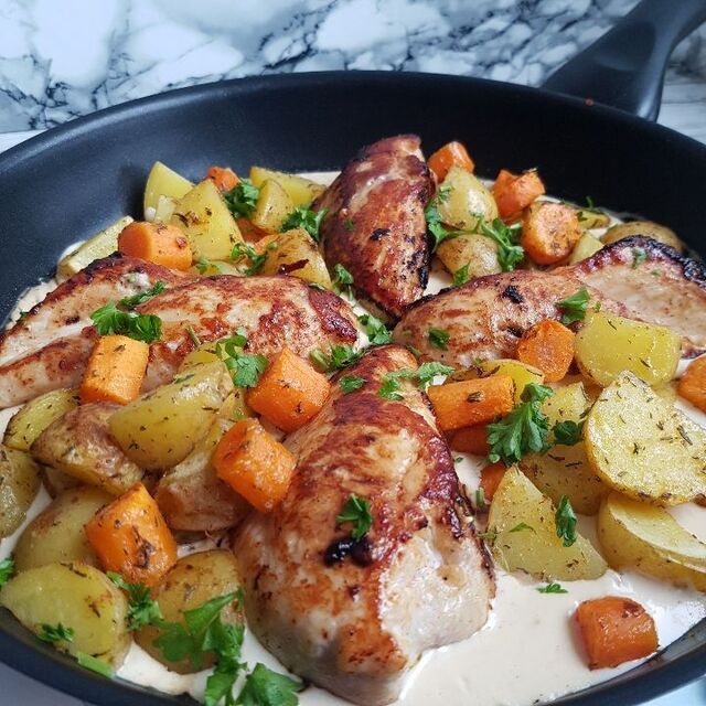 Kylling i pikantsovs med ovnkartofler. – #Hashtagmor | Opskrift | Aftensmad, Middag opskrift, Middagsopskrifter