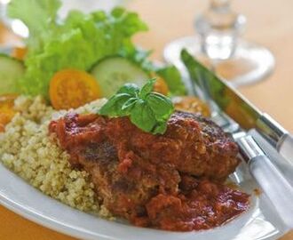 Färsbiff med tomatsås och quinoa