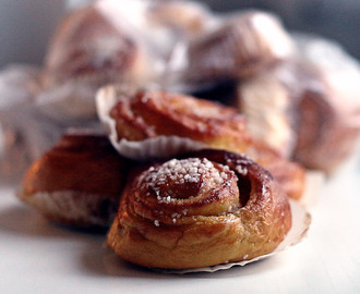 Saffransbullar med mandelmassa