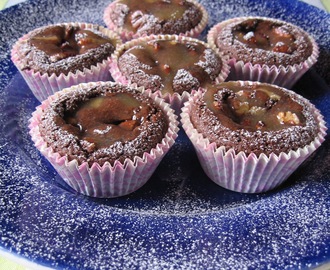 Chokladmuffins med kola och pecannöt