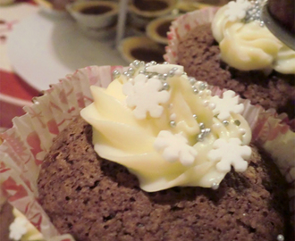 Julmuffins med vit chokladfrosting