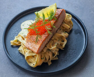 Krämig pasta med dill, fänkål och perfekt stekt laxfilé