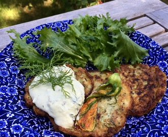 Zucchiniplättar med lime- och avokadosås