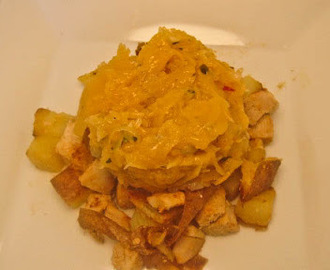 Kyckling, potatis med kålrot och timjan kompott. ”veckans matlåda”.