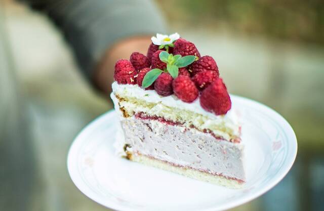Raspberry Cheesecake cake