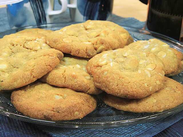 Cookies med vit choklad och macadamianötter