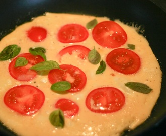 Söndagsomelett med tomat och basilika