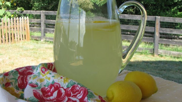 Hur du gör egen citron lemonad