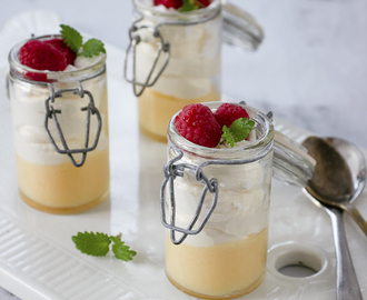 Snabb efterrätt med mascarponekräm, lemon curd och marängsmul