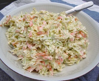 Coleslaw av nyskördad vitkål