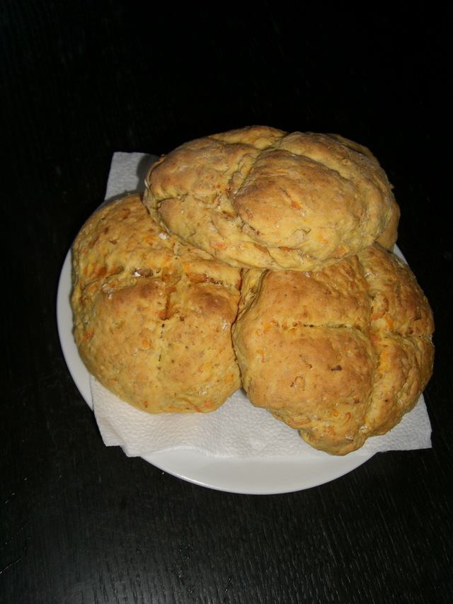 Scones med morötter och havre