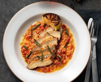 Majskycklingfilé med risotto på chorizo, paprika och rosmarin