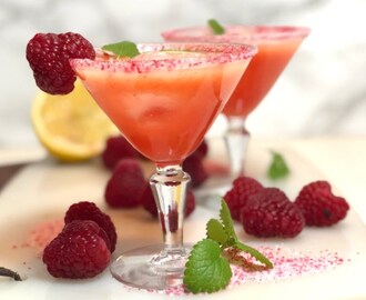 Sparkling raspberry and peach lemonade