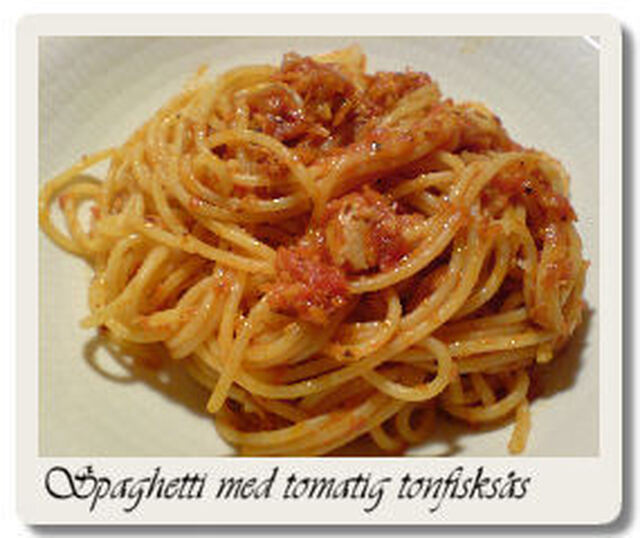 Spagetti med tomatig tonfisksås