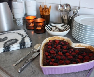 Kladdkaka med lakrits och hallon