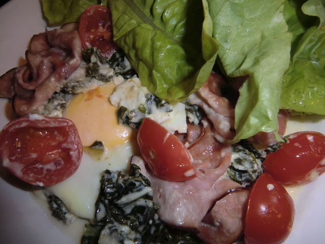 Gräddig grönkålspanna med skinka och ägg - lättlagad lunch på LCHF-vis