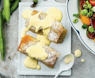 Äppel- och rabarberstrudel med vaniljsås