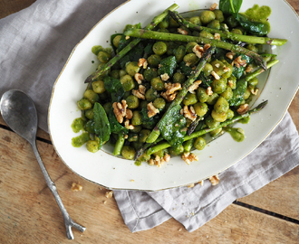 Glutenfri gnocchi med spenatpesto och valnötter