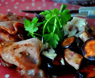 Lunchserien - vitpepprad bacon med honungsglaserade rotfrukter och hyvlad vit caprin