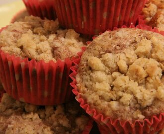 Rabarber- och kanelmuffins med smuldeg