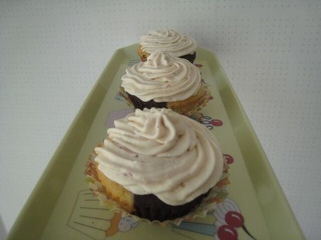 Neapolitan cupcakes med jordgubbs mascarpone frosting