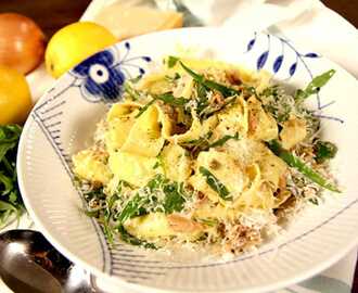 Pasta med tonfisksås och kapris