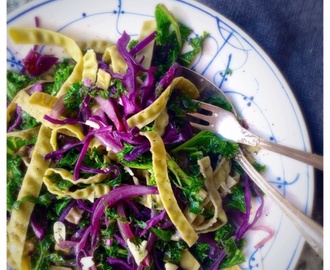 Bönpasta med kål och vitlök (vegan)