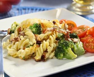 Pastagratäng med broccoli och bacon