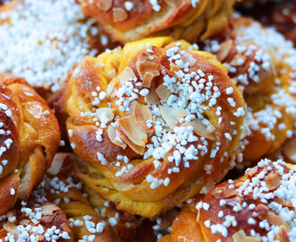 Veganska saffransbullar med mandelmassa och vit choklad