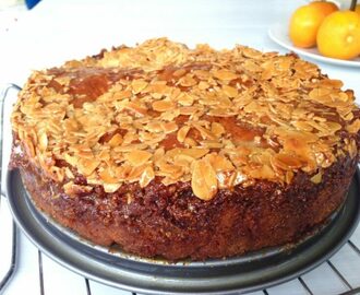 Toscakaka med kaneldoftande nötfyllning (recept)