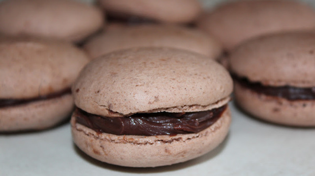 Underbara chokladmacarons med chokladganache!