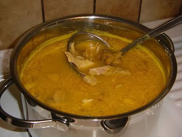 Krämig kycklingsoppa med smak av curry
