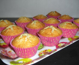 Muffins med mango, hallon och vit choklad